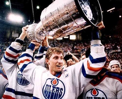 x-gretzky-with-cup-26-january-2011